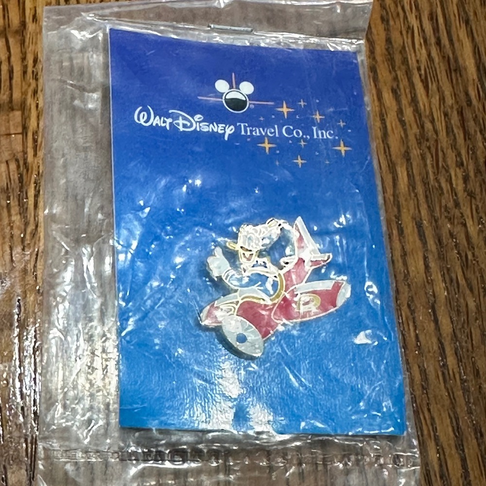 Vintage Donald Duck Airplane Pin Unisex OS Red New Sealed Walt Disney Travel Con